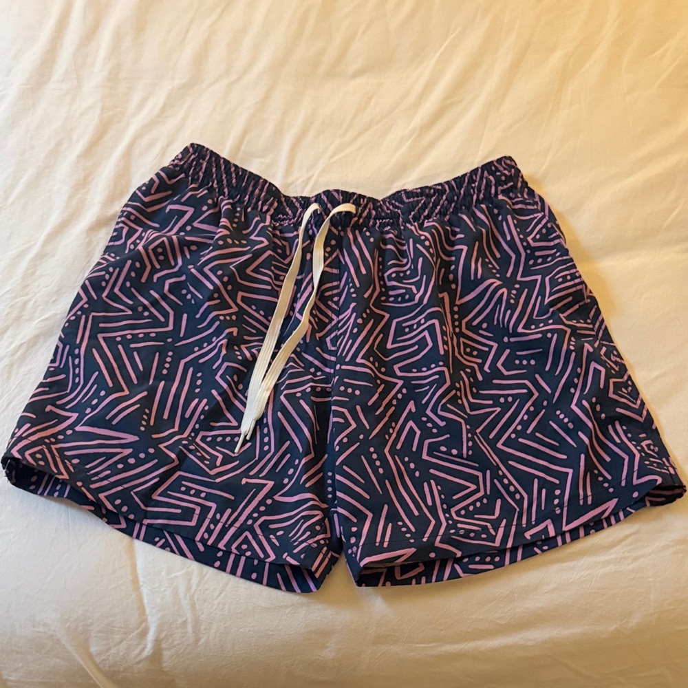 Chubbies Men’s Navy and Pink Athletic Shorts